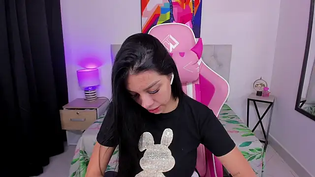 Snapshot of KristalFoxx chatting on October 12, 10:25 am KristalFoxx online show from October 12, 10:25 am