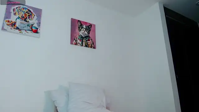 Snapshot of lilith_luv chatting on October 31, 8:04 am lilith luv online show from October 31, 8:04 am