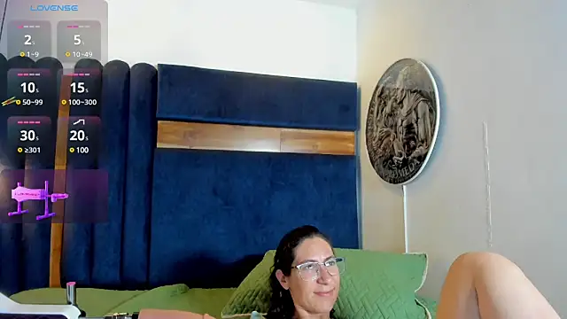 Snapshot of Andromeda-jade chatting on December 9, 3:18 am Andromeda-jade online show from December 9, 3:18 am