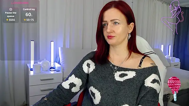 Snapshot of ElisaJane chatting on February 4, 10:02 pm ElisaJane online show from February 4, 10:02 pm