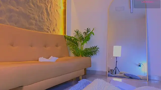 Isa  Blanc online show from January 9, 3:09 am