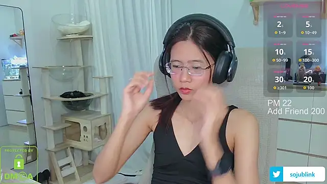 littlemiilk online show from November 15, 7:49 am