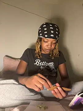 minimama69 online show from September 21, 8:05 am