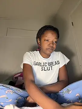 Snapshot of minimama69 chatting on November 3, 11:33 am minimama69 online show from November 3, 11:33 am