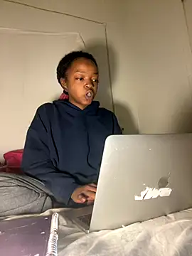 Snapshot of minimama69 chatting on November 6, 9:43 am minimama69 online show from November 6, 9:43 am