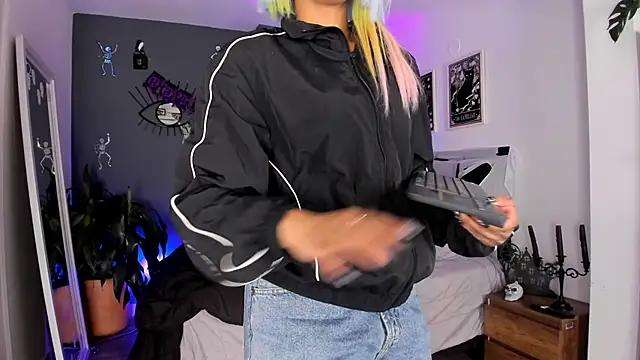 Raven Witch  online show from October 3, 9:23 pm