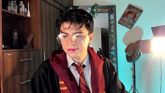 marckalexis online show from November 1, 12:01 am