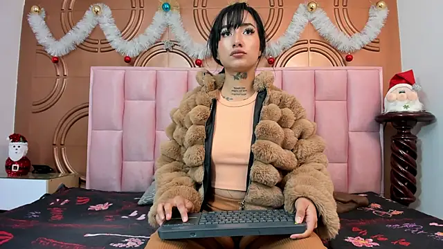 emmily keller19 online show from January 6, 1:41 pm