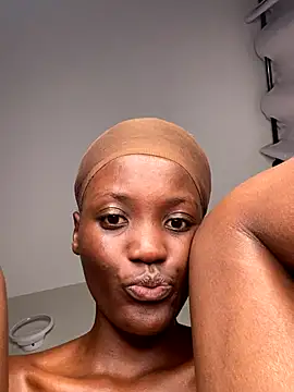 Snapshot of Fanclubbbbb chatting on November 2, 9:28 pm Fanclubbbbb online show from November 2, 9:28 pm