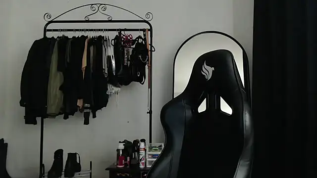 Snapshot of marisilva_br chatting on February 6, 11:48 pm marisilva br online show from February 6, 11:48 pm