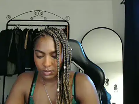 Snapshot of marisilva_br chatting on February 25, 9:02 pm marisilva br online show from February 25, 9:02 pm