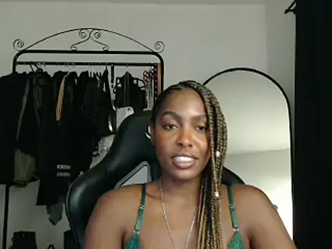 Snapshot of marisilva_br chatting on February 26, 12:05 am marisilva br online show from February 26, 12:05 am