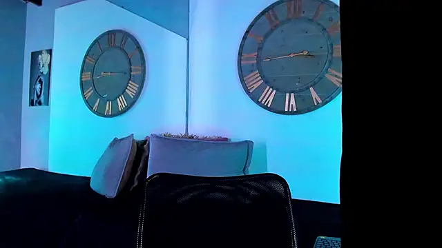 Snapshot of Mike_0233_ chatting on December 12, 3:54 am Mike 0233 online show from December 12, 3:54 am