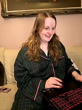 Snapshot of GingerSnap33 chatting on November 2, 2:25 am GingerSnap33 online show from November 2, 2:25 am