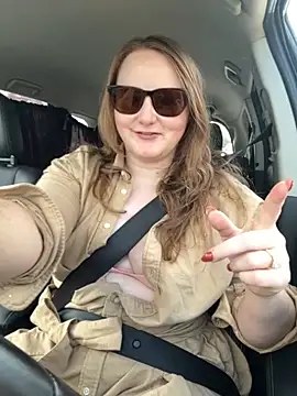 Snapshot of GingerSnap33 chatting on November 2, 6:10 pm GingerSnap33 online show from November 2, 6:10 pm