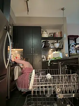 GingerSnap33 online show from April 18, 6:12 pm