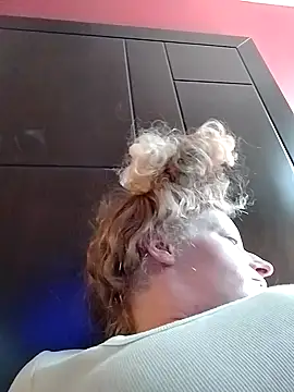 Snapshot of blondebanginbroad chatting on January 10, 3:37 pm blondebanginbroad online show from January 10, 3:37 pm