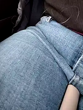 Snapshot of blondebanginbroad chatting on January 10, 8:04 pm blondebanginbroad online show from January 10, 8:04 pm