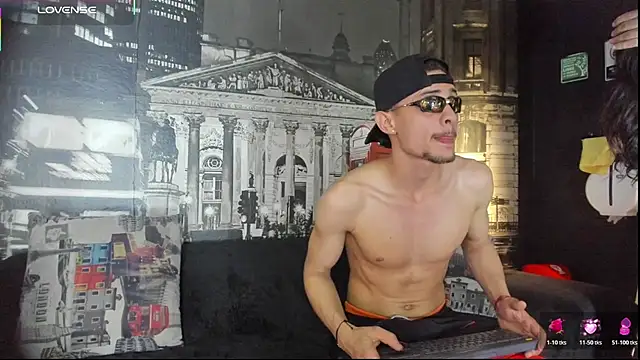 Snapshot of CloeRodriguez chatting on May 3, 10:05 pm CloeRodriguez online show from May 3, 10:05 pm