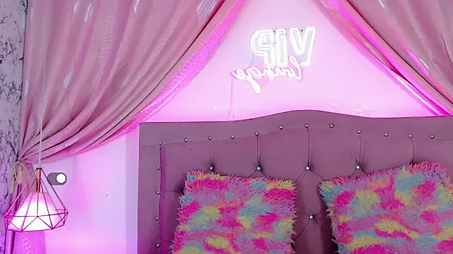 SexyJuliii21 online show from December 12, 2:37 am