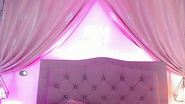 SexyJuliii21 online show from December 17, 6:45 am