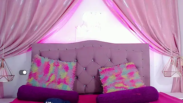 SexyJuliii21 online show from December 19, 2:56 am