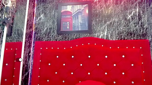 SexyJuliii21 online show from December 23, 6:44 am