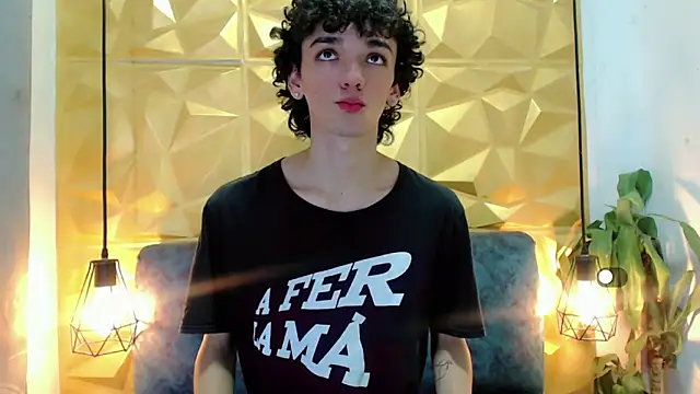 SexyJuliii21 online show from February 7, 6:45 am