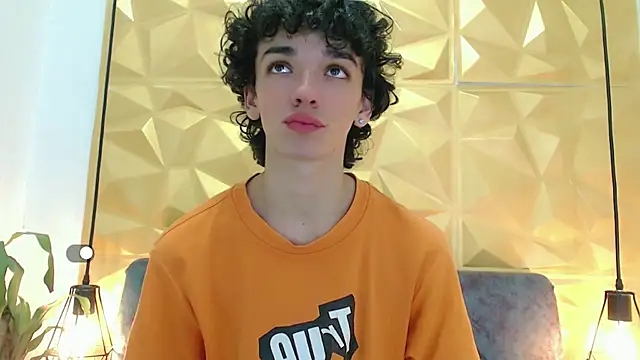 SexyJuliii21 online show from February 24, 6:49 am