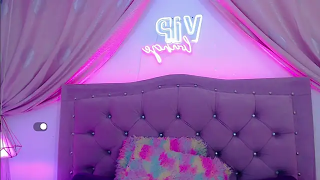 SexyJuliii21 online show from February 27, 6:29 am