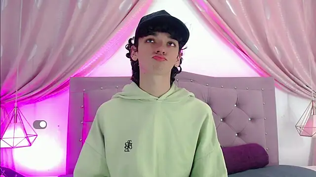 SexyJuliii21 online show from February 28, 6:54 am