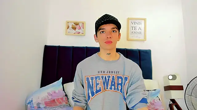 SexyJuliii21 online show from September 20, 8:43 pm