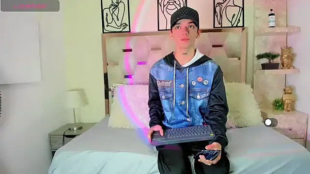 SexyJuliii21 online show from September 28, 9:09 pm