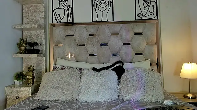 SexyJuliii21 online show from October 13, 8:42 pm