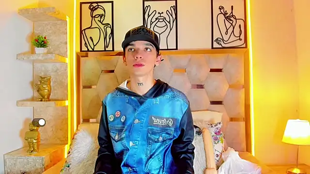 SexyJuliii21 online show from October 27, 5:44 am