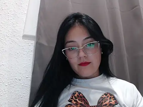 Snapshot of Alisha_99 chatting on November 16, 7:19 pm Alisha 99 online show from November 16, 7:19 pm