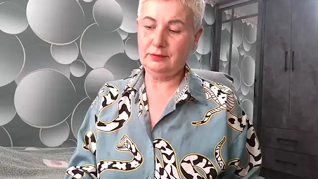 Snapshot of NicoleOlla chatting on October 7, 5:15 am NicoleOlla online show from October 7, 5:15 am