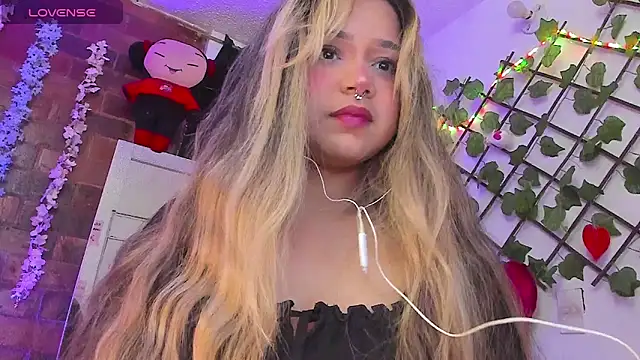 Snapshot of Pucaa_ chatting on February 27, 12:54 am Pucaa online show from February 27, 12:54 am