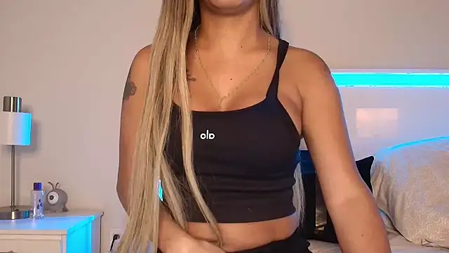 missvalen online show from March 6, 2:52 am