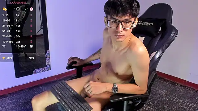 Snapshot of cute_diego_ chatting on February 13, 2:56 am cute diego online show from February 13, 2:56 am