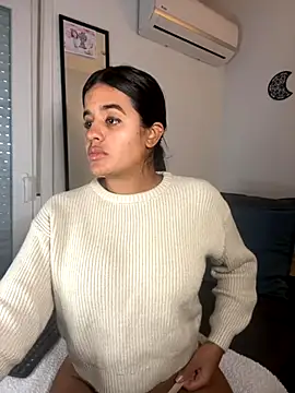 EmelyRogers online show from November 17, 4:35 pm