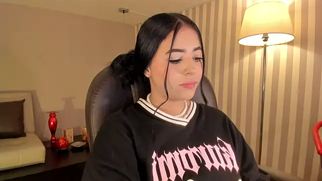 Snapshot of Maaiitee chatting on November 5, 1:00 pm Maaiitee online show from November 5, 1:00 pm