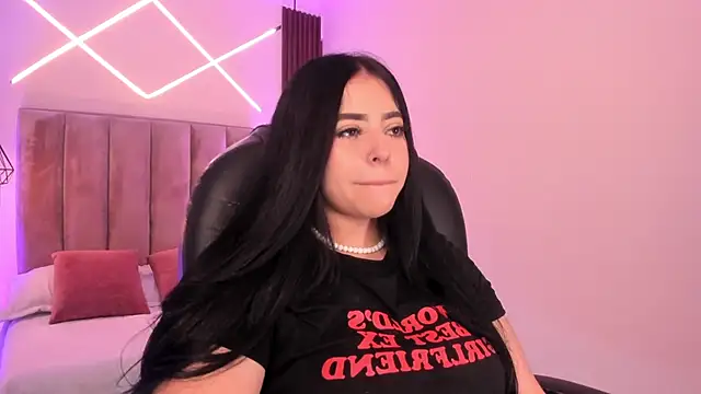 Snapshot of Maaiitee chatting on November 30, 6:45 pm Maaiitee online show from November 30, 6:45 pm