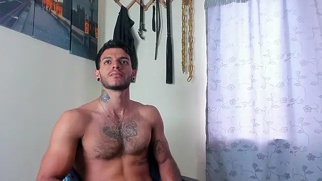 Snapshot of JuanBlade chatting on February 3, 12:57 pm JuanBlade online show from February 3, 12:57 pm