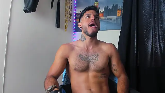 Snapshot of JuanBlade chatting on March 1, 12:23 pm JuanBlade online show from March 1, 12:23 pm