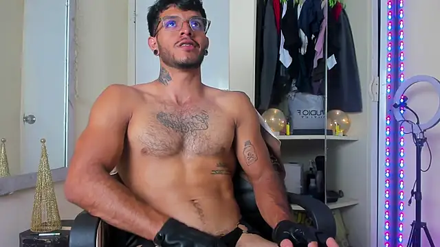 Snapshot of JuanBlade chatting on March 20, 4:18 am JuanBlade online show from March 20, 4:18 am