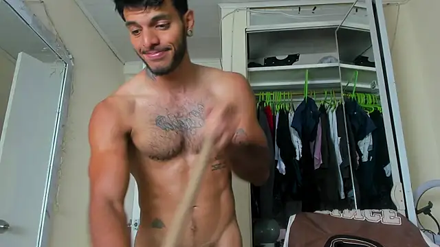 Snapshot of JuanBlade chatting on March 22, 10:26 pm JuanBlade online show from March 22, 10:26 pm