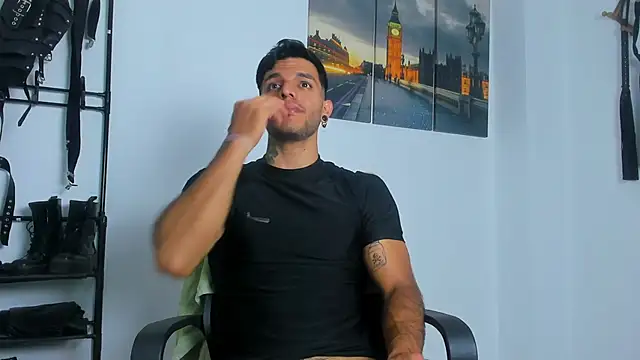 Snapshot of JuanBlade chatting on October 18, 2:47 am JuanBlade online show from October 18, 2:47 am