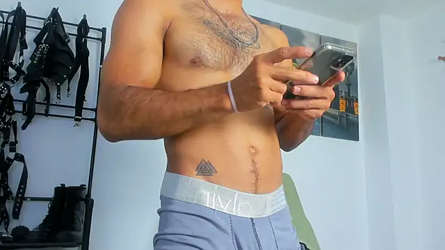 Snapshot of JuanBlade chatting on October 29, 11:23 am JuanBlade online show from October 29, 11:23 am