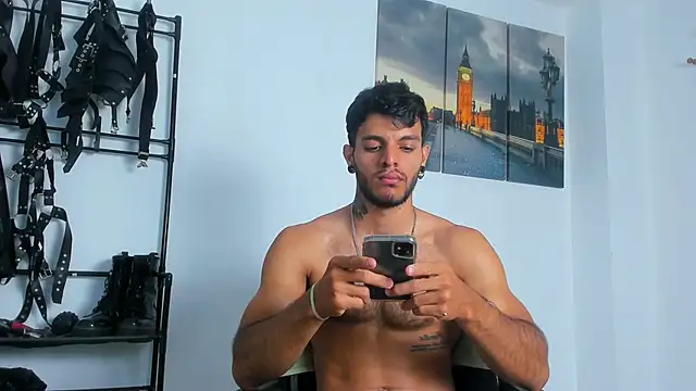 Snapshot of JuanBlade chatting on October 30, 5:35 pm JuanBlade online show from October 30, 5:35 pm